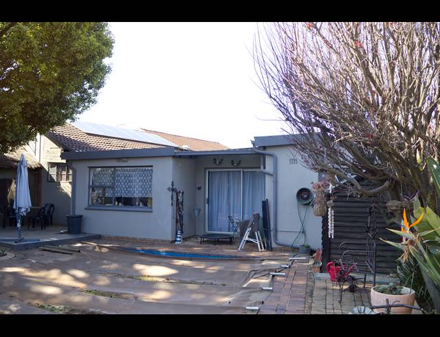 3 BEDROOM FREESTANDING FOR SALE IN FARRARMERE